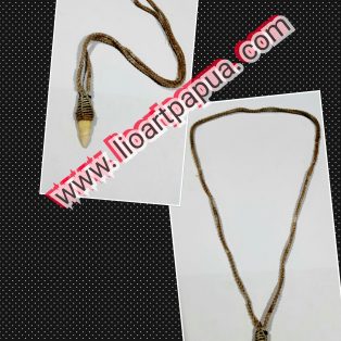 kalung gigi buaya